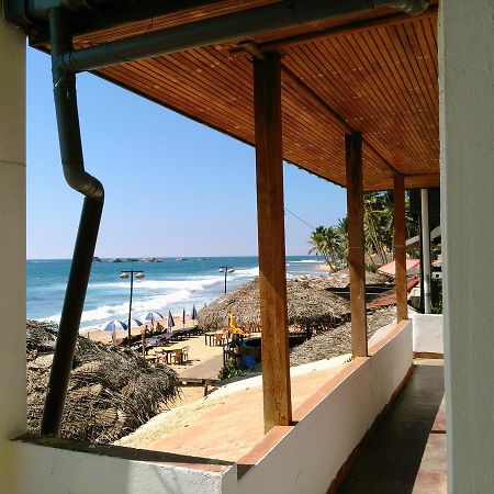 Sunnys Beach Guest House Hikkaduwa Buitenkant foto