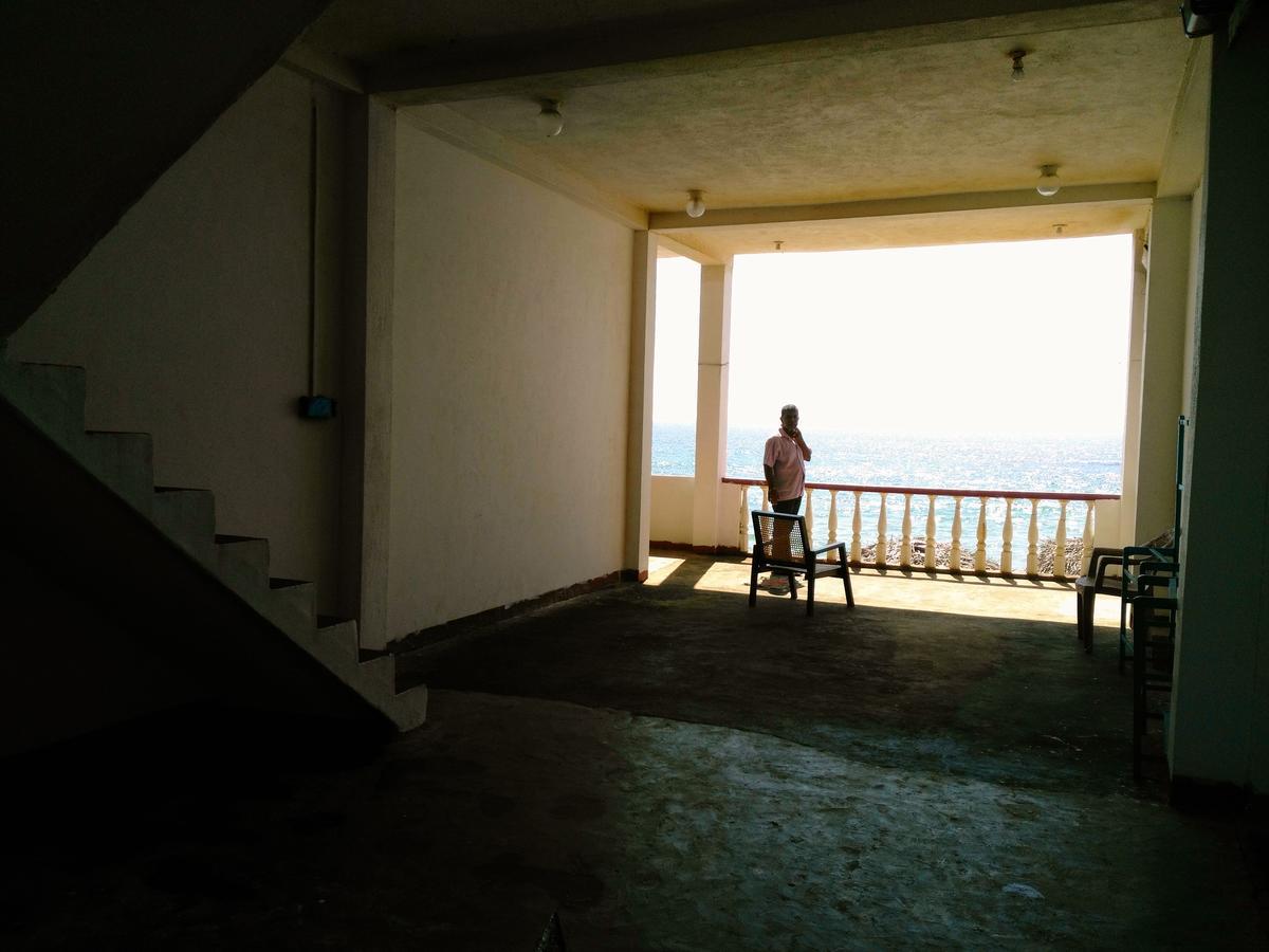 Sunnys Beach Guest House Hikkaduwa Buitenkant foto