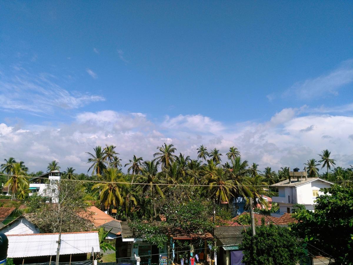 Sunnys Beach Guest House Hikkaduwa Buitenkant foto
